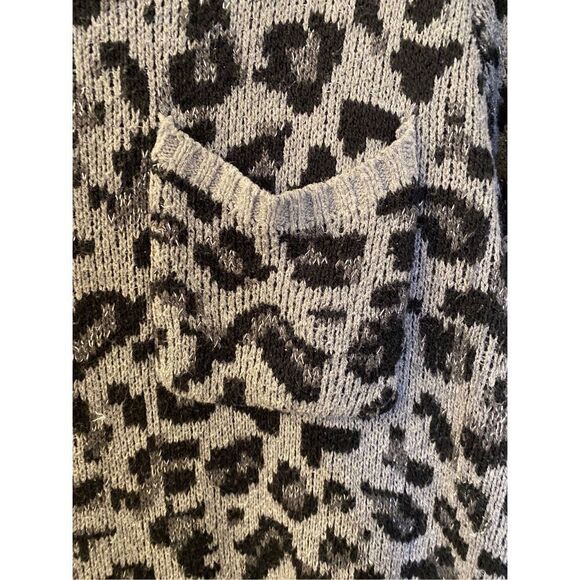 Style &Co., women’s gray & black cheetah, print, front pocket sweater size mediu - Picture 3 of 4